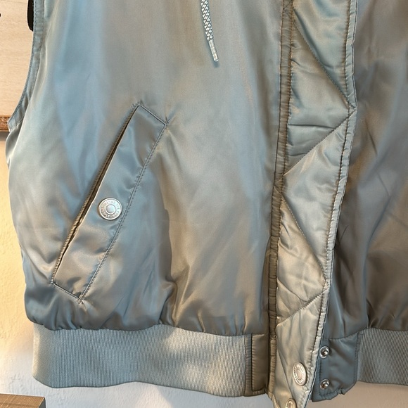 We The Free Vest 💛🥶💛 - Picture 2 of 12